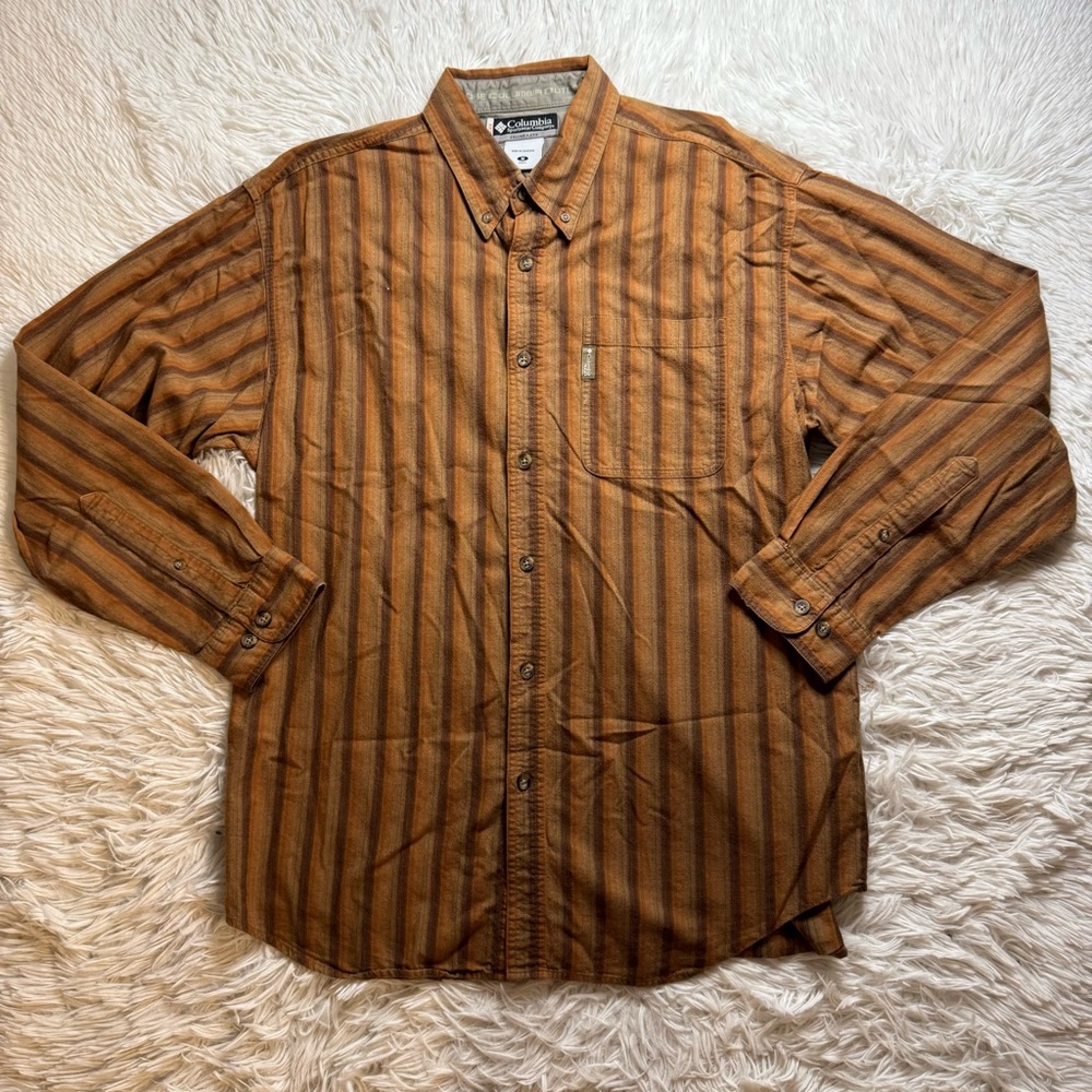 Columbia Mens Button Shirt
Size: Medium 100% Cotton brown stripes